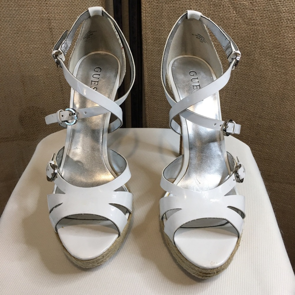 “STEVE MADDEN – GWKENDRAL WHITE PATENT LEATHER PLATFORM SANDALS – SZ 9 1/2